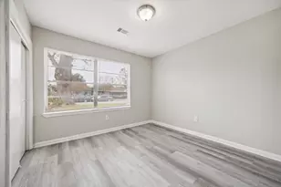 5835 Kenilwood Dr, Houston, TX 77033 - Photo 7