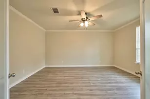 2214 Timberland Country Ct, Conroe, TX 77304 - Photo 9