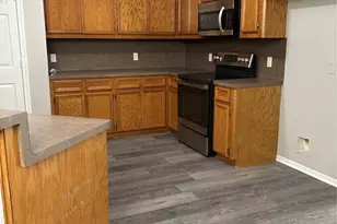 211 Oaks Grande Dr, Baytown, TX 77523 - Photo 3