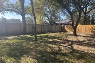 807 Erin St, El Campo, TX 77437 - Photo 3