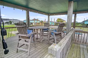 983 Driftwood Dr, Crystal Beach, TX 77650 - Photo 3