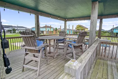 983 Driftwood Drive, Crystal Beach, TX 77650 - Photo 5
