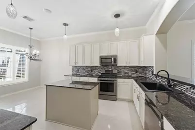 2635 Shady Acres Court, Houston, TX 77008 - Photo 9