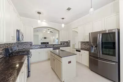 2635 Shady Acres Court, Houston, TX 77008 - Photo 11