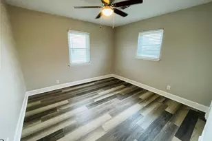 431 N 6th St, La Porte, TX 77571 - Photo 13