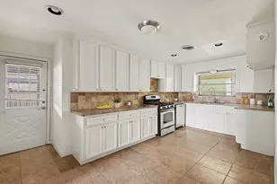 4114 Lemac Dr, Houston, TX 77025 - Photo 7