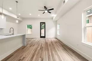 7901 Grandview St, Houston, TX 77051 - Photo 9