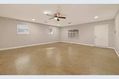 10645 Oak Brook Dr, Houston, TX 77013 - Photo 13