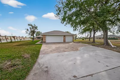 10645 Oak Brook Dr, Houston, TX 77013 - Photo 27