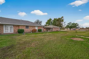 10645 Oak Brook Dr, Houston, TX 77013 - Photo 29