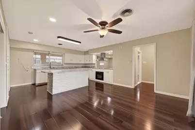 10645 Oak Brook Dr, Houston, TX 77013 - Photo 7