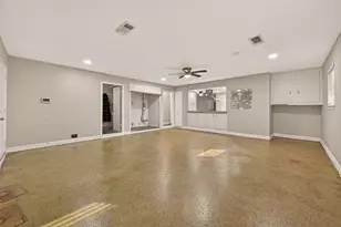 10645 Oak Brook Dr, Houston, TX 77013 - Photo 15