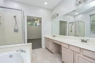 202 W Sterling Pond Cir, The Woodlands, TX 77382 - Photo 21