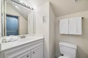 1419 W Hilshire Park Dr, Houston, TX 77055 - Photo 23