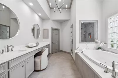 1419 W Hilshire Park Drive, Houston, TX 77055 - Photo 17