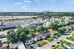 6942 Peyton St, Houston, TX 77028 - Photo 33