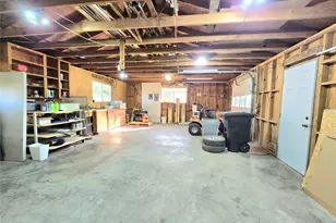 607 S Main St, Dayton, TX 77535 - Photo 29