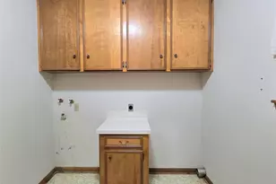 607 S Main St, Dayton, TX 77535 - Photo 27