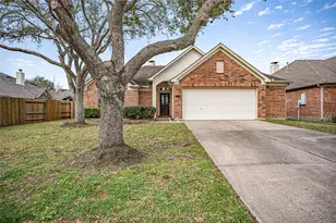 2215 Waters Edge Ln, League City, TX 77573 - Photo 1