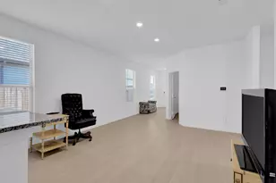 319 Bismuth Dr, Crosby, TX 77532 - Photo 3