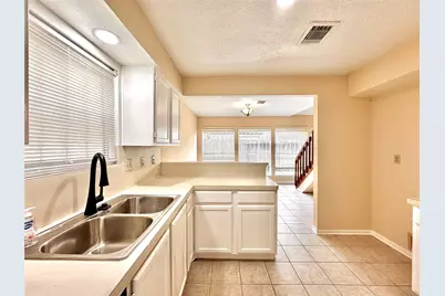 6437 Chatham Island Lane, Houston, TX 77035 - Photo 9