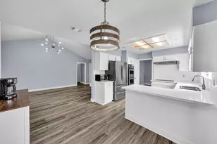 9214 Sharpcrest St, Houston, TX 77036 - Photo 9