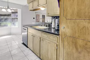 721 Sycamore St, Lake Jackson, TX 77566 - Photo 13