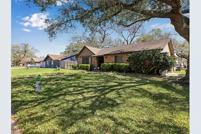 721 Sycamore Street, Lake Jackson, TX 77566 - Photo 23