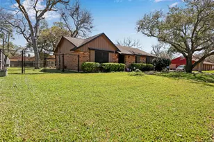 721 Sycamore St, Lake Jackson, TX 77566 - Photo 1
