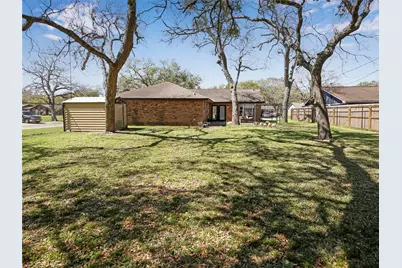 721 Sycamore Street, Lake Jackson, TX 77566 - Photo 25