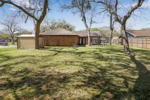 721 Sycamore St, Lake Jackson, TX 77566 - Photo 25