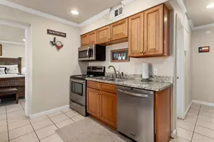 500 N Market St, New Braunfels, TX 78130 - Photo 7