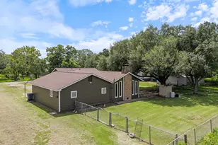 118 Cedarvale Rd, Bay City, TX 77414 - Photo 5