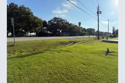 4828 W Bayshore Drive, Bacliff, TX 77518 - Photo 3