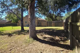 1930 5th St, Hempstead, TX 77445 - Photo 5