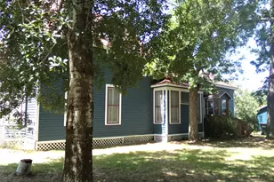 300 S Summit St, Weimar, TX 78962 - Photo 3