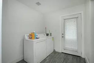 5739 Waterford Dr, Houston, TX 77033 - Photo 25