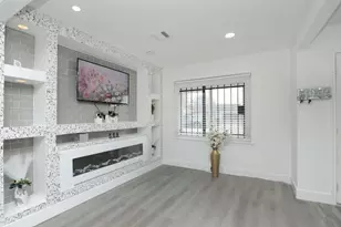 5739 Waterford Dr, Houston, TX 77033 - Photo 9