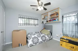 5739 Waterford Dr, Houston, TX 77033 - Photo 19