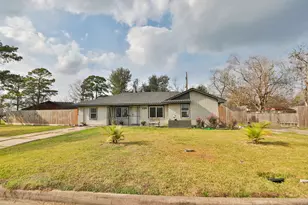 5739 Waterford Dr, Houston, TX 77033 - Photo 3