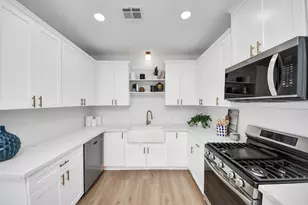 300 Narcissus Rd, Kemah, TX 77565 - Photo 23