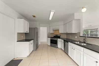 8226 Gold Tee Drive, Houston, TX 77036 - Photo 9