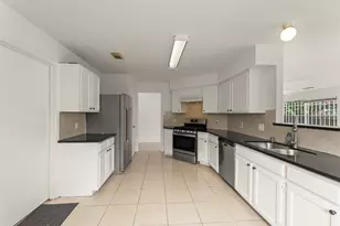 8226 Gold Tee Dr, Houston, TX 77036 - Photo 9