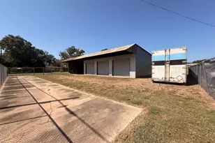 900 Spring St, Columbus, TX 78934 - Photo 1