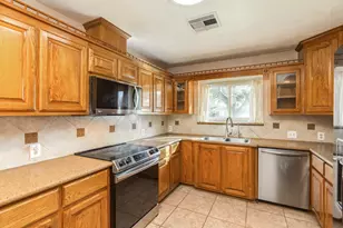 117 Talisman St, Lake Jackson, TX 77566 - Photo 11