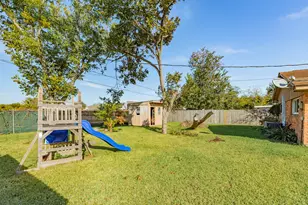 117 Talisman St, Lake Jackson, TX 77566 - Photo 25