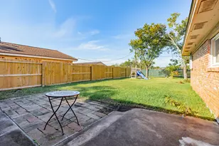 117 Talisman St, Lake Jackson, TX 77566 - Photo 23