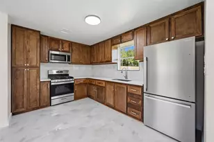 8411 Botany Ln, Houston, TX 77075 - Photo 9