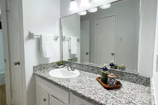 13716 Hollowgreen Dr, Houston, TX 77082 - Photo 11