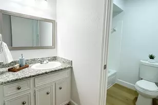 13716 Hollowgreen Dr, Houston, TX 77082 - Photo 17